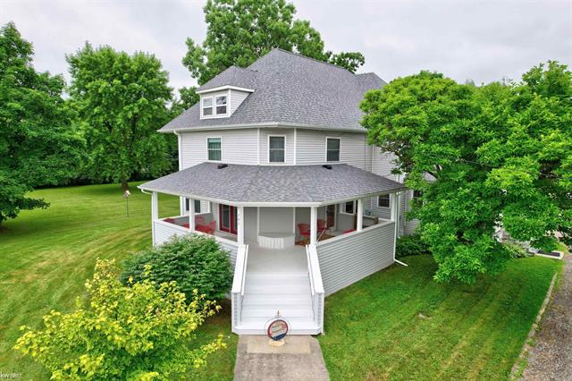 front view picture of 705 W Flint Street, Davison, MI. 48423