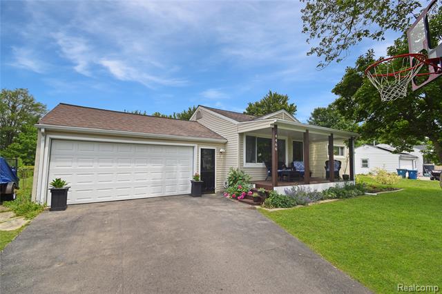 front view picture of 4466 Eastwood Drive, Swartz Creek, MI. 48473