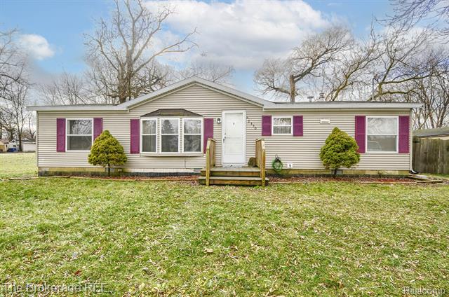 front view picture of 2350 Iowa, Saginaw, MI. 48601