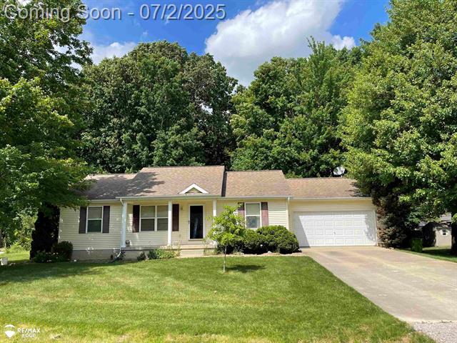 front view picture of 9238 Oakview Drive, Swartz Creek, MI. 48473