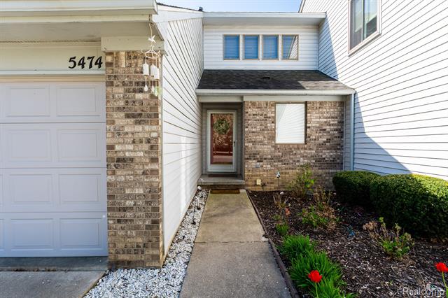 front view picture of 5474 Country Hearth Lane, Grand Blanc, MI. 48439