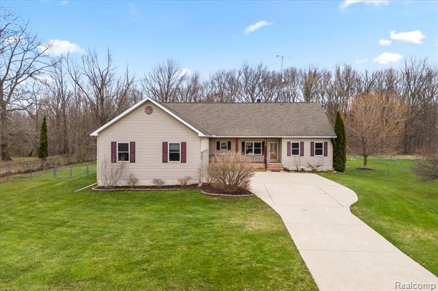 front view picture of 6318 Maple Avenue, Swartz Creek, MI. 48473