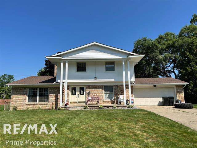 front view picture of 1303 Arrowwood Lane, Grand Blanc, MI. 48439