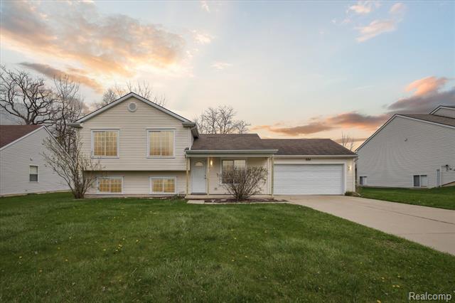 front view picture of 684 Haystack Drive, Linden, MI. 48451