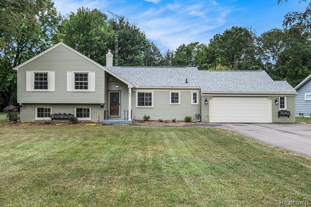 front view picture of 5397 Mapletree Drive, Flint, MI. 48532