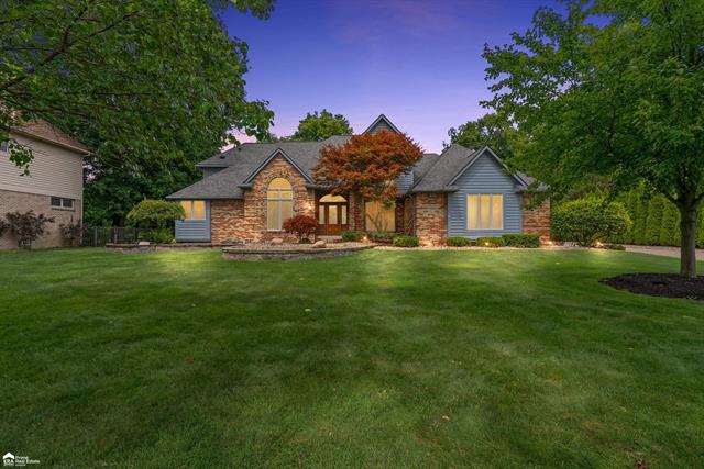 front view picture of 1183 Kings Carriage Road, Grand Blanc, MI. 48439