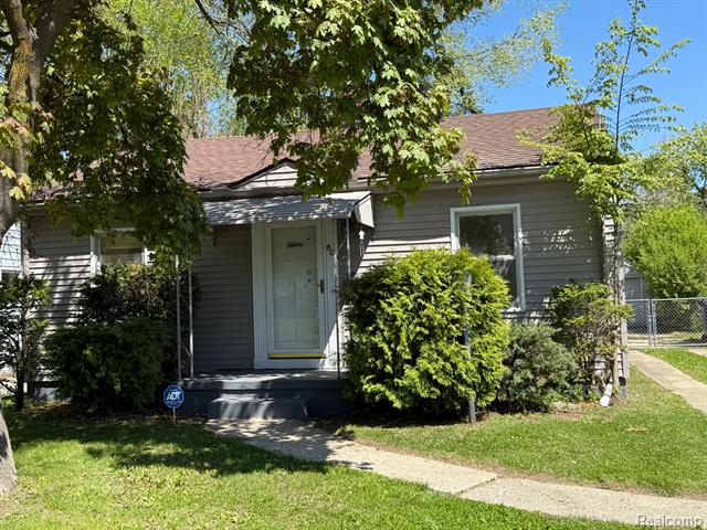 front view picture of 609 Buckingham Avenue, Flint, MI. 48507
