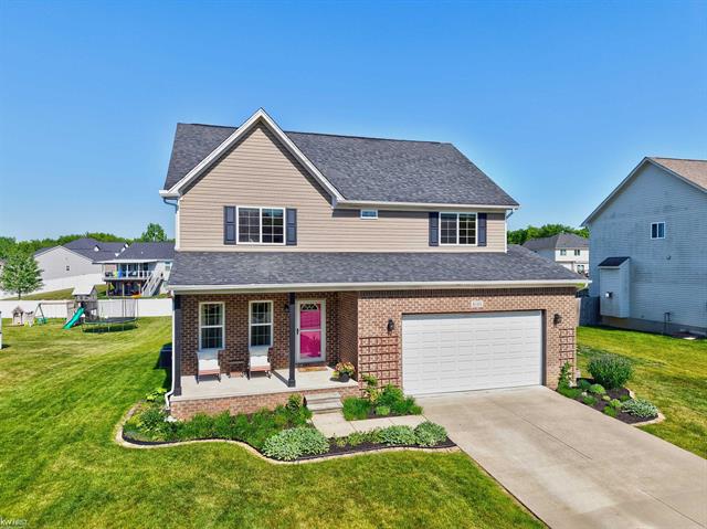 front view picture of 8101 Peninsula Circle, Grand Blanc, MI. 48439