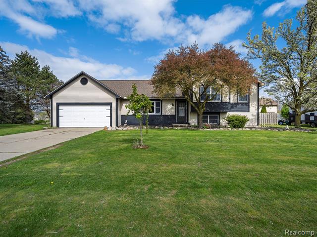 front view picture of 8011 Rose Lane, Goodrich, MI. 48438