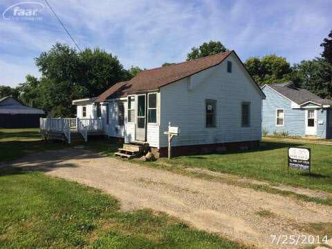 front view picture of 1701 W Stewart Street, Owosso, MI. 48867