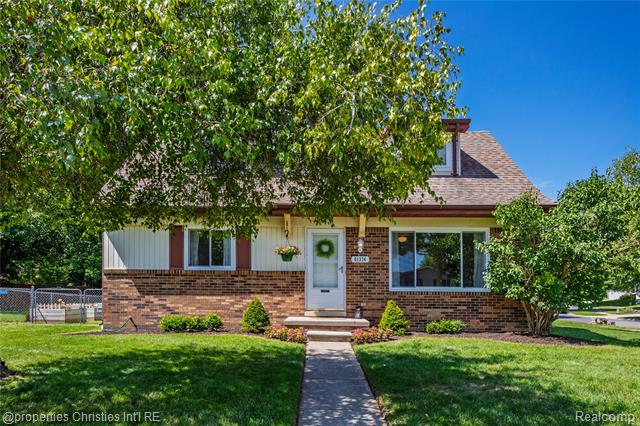 front view picture of 61374 Dean Dr, South Lyon, MI. 48178