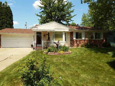 front view picture of 1053 Holly Spring Lane, Grand Blanc, MI. 48439