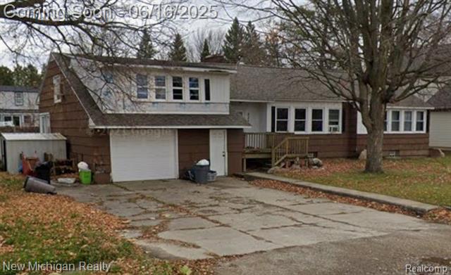 front view picture of 2357 Southampton Avenue, Flint, MI. 48507