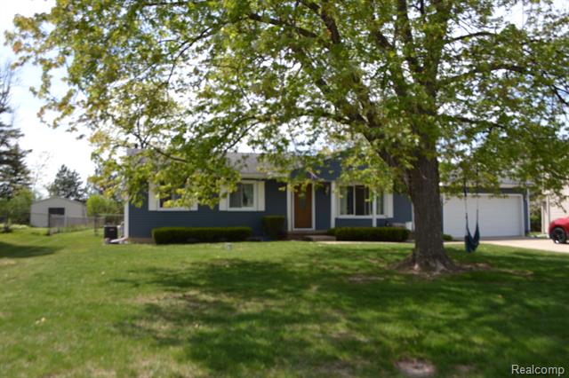 front view picture of 5448 Fairview Drive, Grand Blanc, MI. 48439