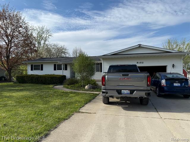 front view picture of 5152 W Maple Avenue, Swartz Creek, MI. 48473
