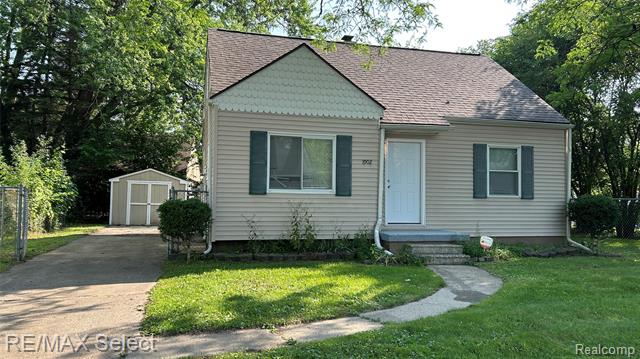 front view picture of 1902 Crestbrook Lane, Flint, MI. 48507