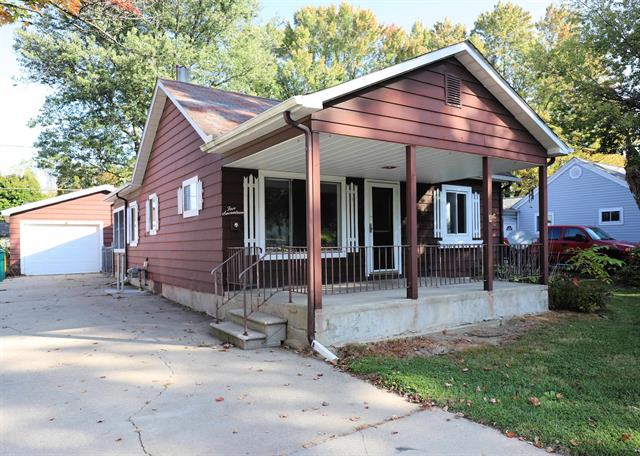 front view picture of 517 Oak Street, Mount Morris, MI. 48458