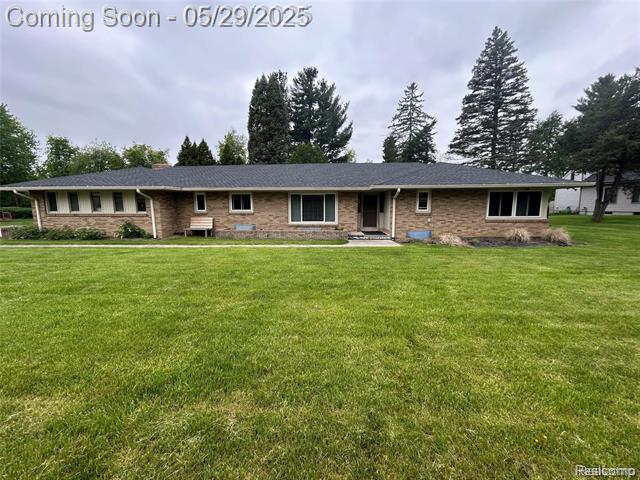 front view picture of 2211 N Sycamore Drive, Burton, MI. 48509
