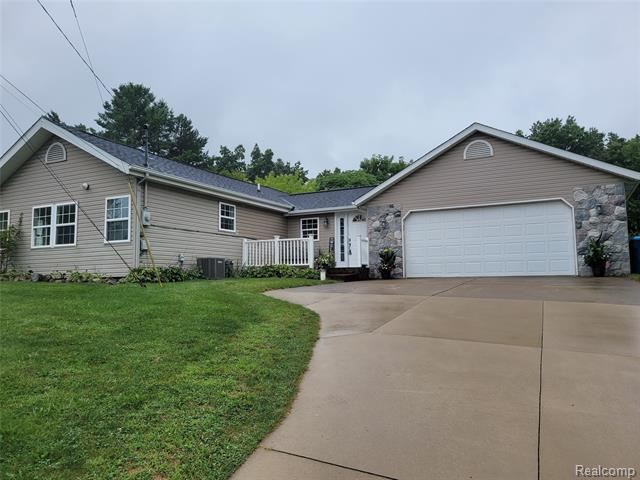 front view picture of 15204 Restwood Drive, Linden, MI. 48451