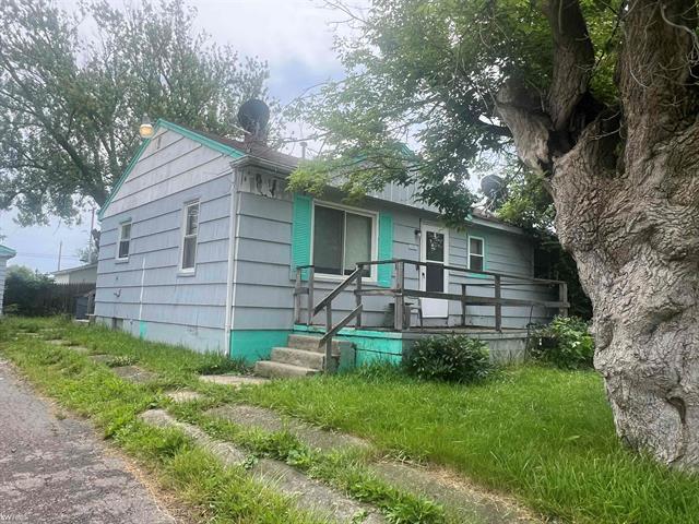 front view picture of 1297 W Kurtz Avenue, Flint, MI. 48505