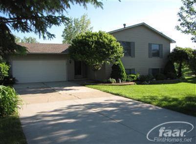 front view picture of 14043 Landings Way, Fenton, MI. 48430