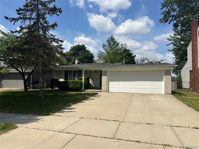 front view picture of 1111 Langley Blvd, Clawson, MI. 48017