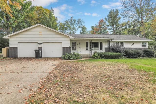 front view picture of 2294 Pinewood Street, Jenison, MI. 49428