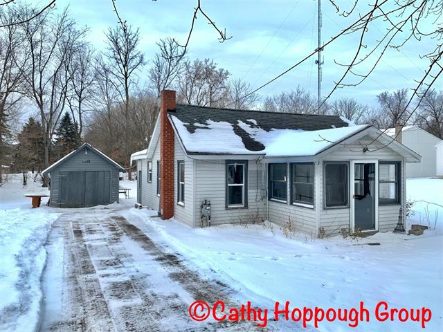 front view picture of 95 W North Street, Ionia, MI. 48846