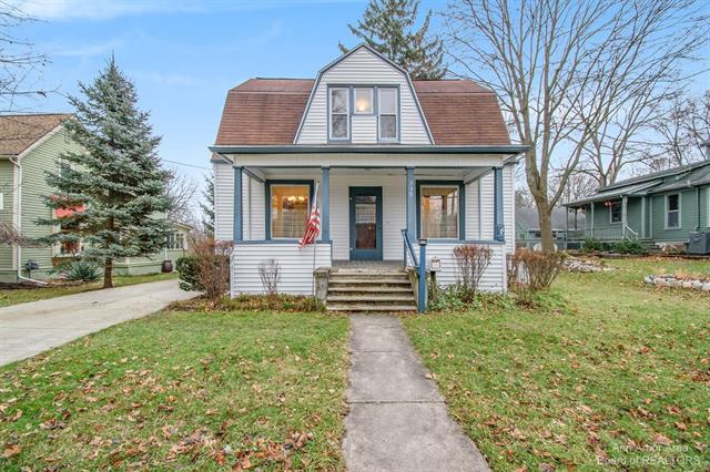 front view picture of 339 Madison Street, Chelsea, MI. 48118