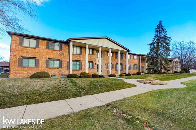 front view picture of 19721 E 8 Mile, Saint Clair Shores, MI. 48080