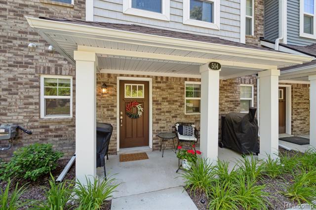 front view picture of 504 Anne Avenue, Brighton, MI. 48116