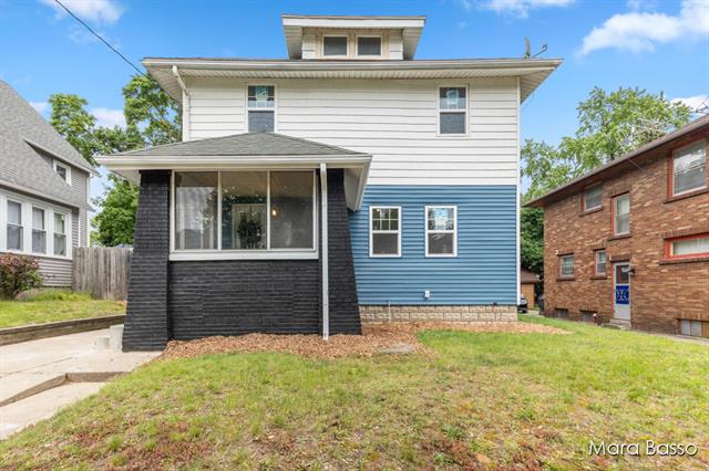 front view picture of 1136 Neland Se  Avenue, Grand Rapids, MI. 49507