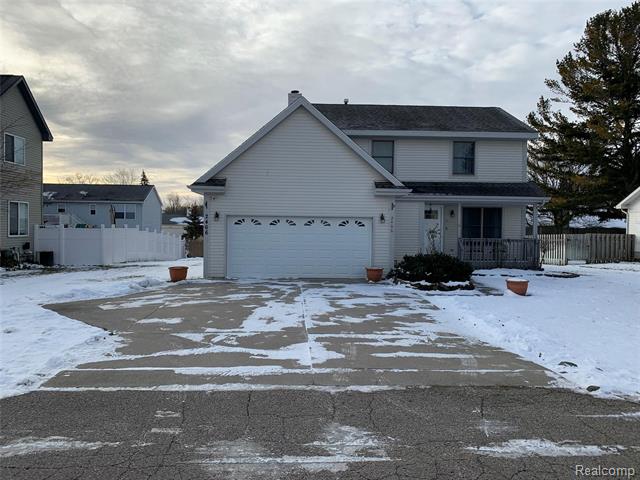 front view picture of 2466 Oseola Avenue, Howell, MI. 48843