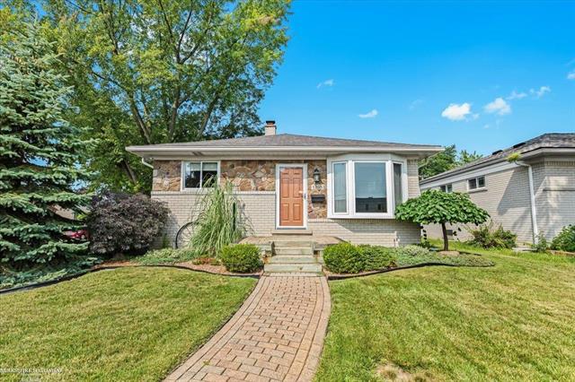 front view picture of 1205 N Main St, Clawson, MI. 48017