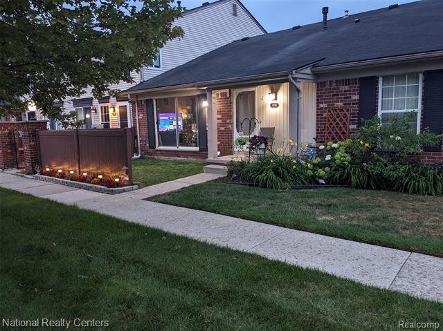 front view picture of 41136 Northwind, Canton, MI. 48188