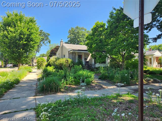 front view picture of 148 Park Dr, Clawson, MI. 48017