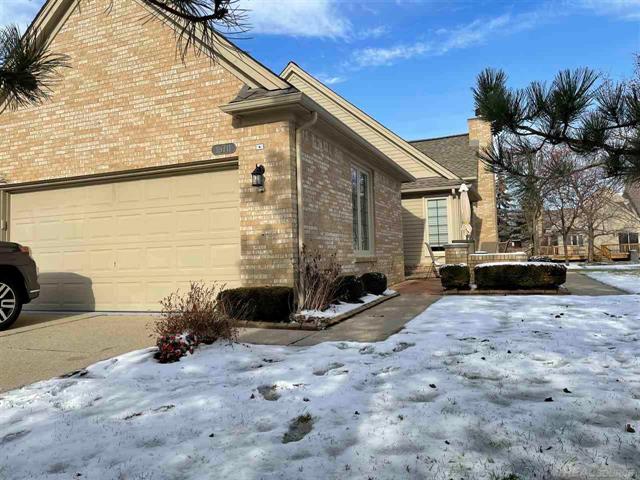 front view picture of 16711 Cobblestone West, Macomb, MI. 48042