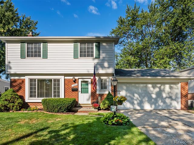 front view picture of 1245 Kenilworth Pl, Clawson, MI. 48017