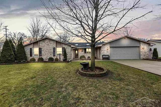 front view picture of 4740 Foxcroft Dr, Bay City, MI. 48706