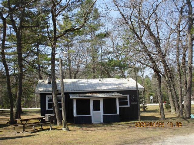 front view picture of 975 Huron, East Tawas, MI. 48730
