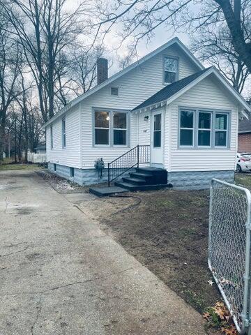 front view picture of 1067 Ducey Avenue, Muskegon, MI. 49442