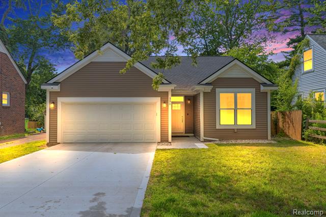 front view picture of 330 Dover, Waterford, MI. 48328