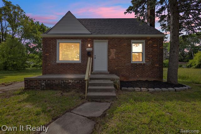 front view picture of 11624 Wayburn Street, Detroit, MI. 48224