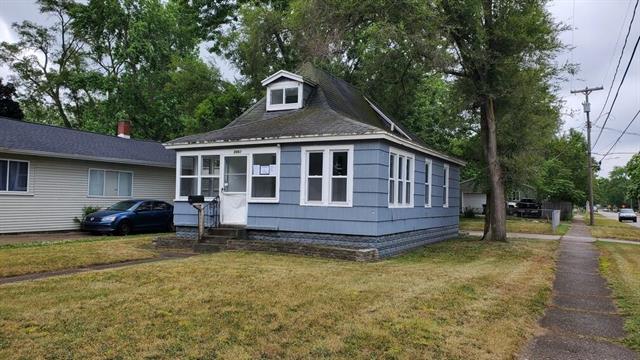 front view picture of 1061 E Forest Avenue, Muskegon, MI. 49442