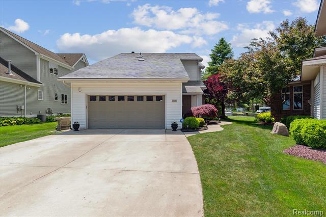 front view picture of 4118 Shoreview Lane, Whitmore Lake, MI. 48189