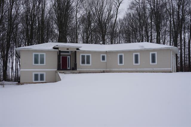 front view picture of 13941 S Alger Avenue, Grant, MI. 49327