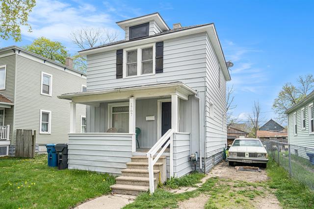 front view picture of 1707 Clinton Avenue, Kalamazoo, MI. 49001