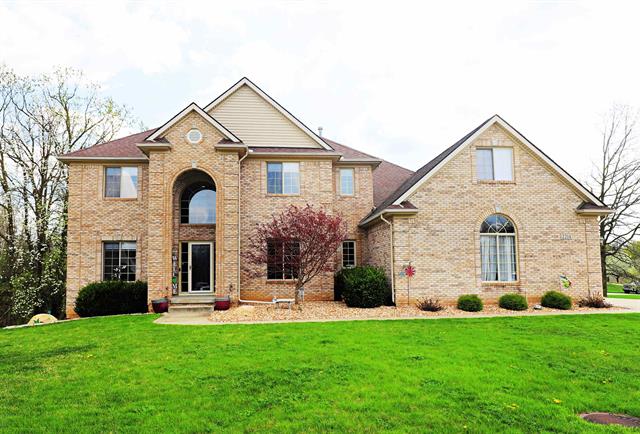 front view picture of 2214 Village Woods, Grand Blanc, MI. 48439