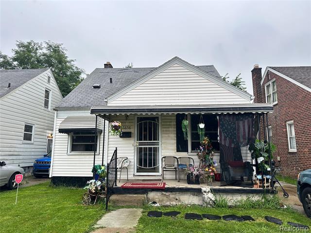 front view picture of 8656 Plainview Avenue, Detroit, MI. 48228