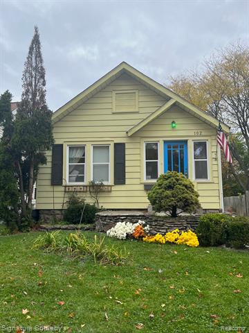 front view picture of 102 School Ave, Clawson, MI. 48017